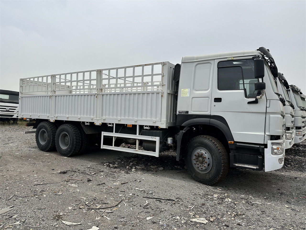 SINOTRUK HOWO 371 Cargo truck - Livestock truck: picture 3 SINOTRUK HOWO 371 Cargo truck - Livestock truck: picture 3