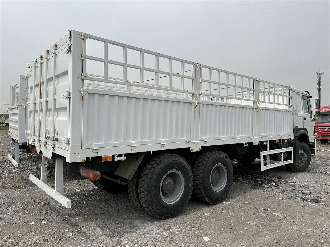 SINOTRUK HOWO 371 Cargo truck - Livestock truck: picture 4 SINOTRUK HOWO 371 Cargo truck - Livestock truck: picture 4