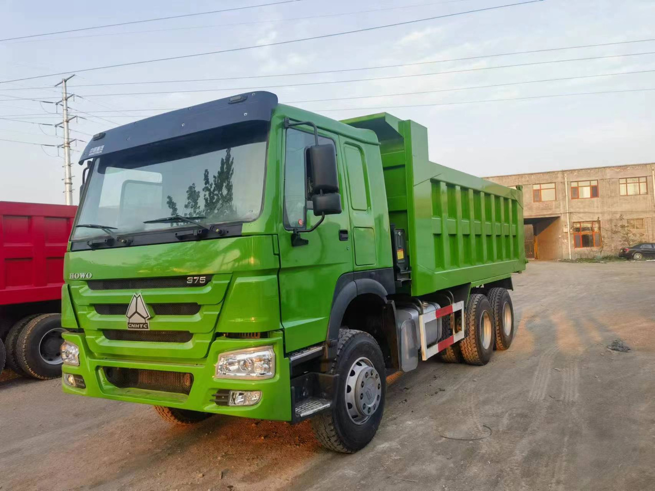 SINOTRUK HOWO 375 - Tipper: picture 2 SINOTRUK HOWO 375 - Tipper: picture 2