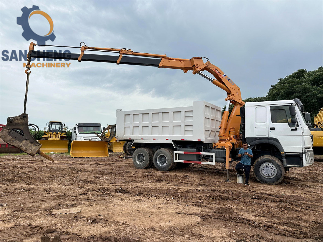 SINOTRUK Howo 371 6x4 crane truck - Crane truck: picture 5 SINOTRUK Howo 371 6x4 crane truck - Crane truck: picture 5