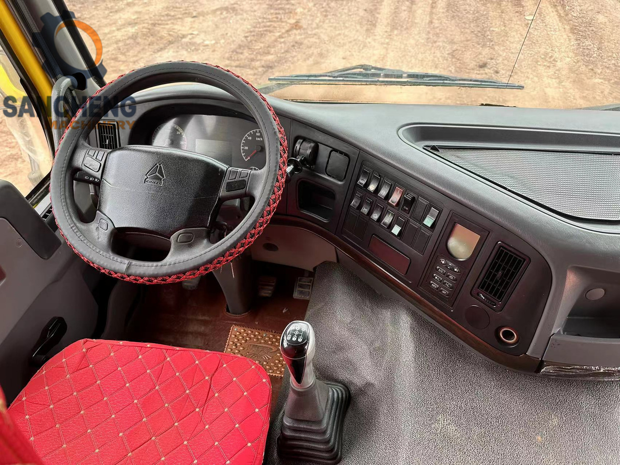 SINOTRUK Howo 371 Dump truck - Tipper: picture 3 SINOTRUK Howo 371 Dump truck - Tipper: picture 3