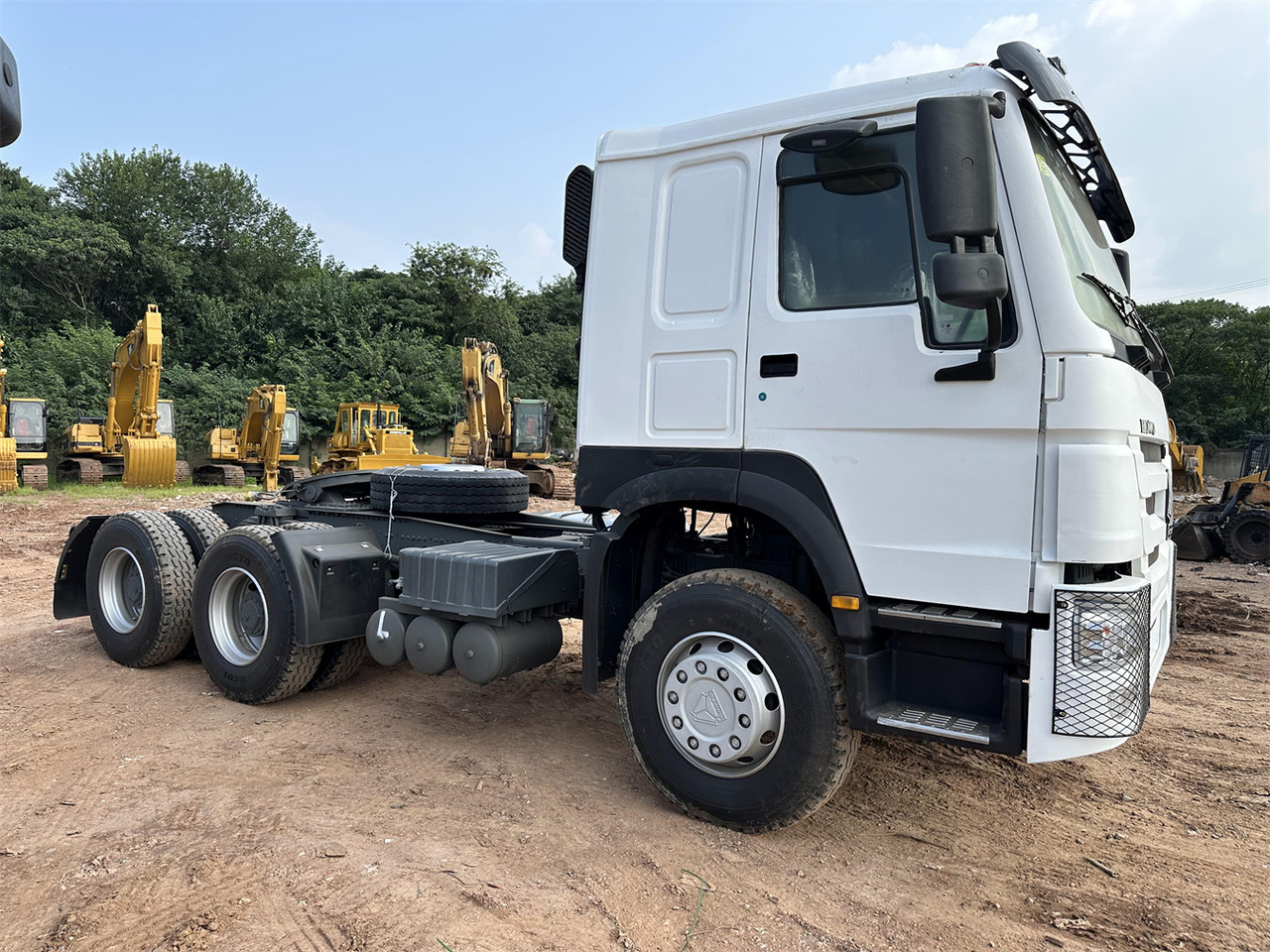 SINOTRUK HOWO 371 Tractor 6X4 - Tractor unit: picture 1 SINOTRUK HOWO 371 Tractor 6X4 - Tractor unit: picture 1
