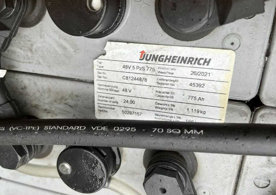 Reach truck Jungheinrich ETV214: picture 8