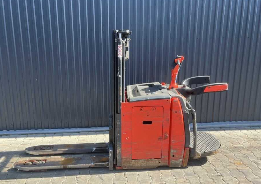 Linde D10AP - Stacker: picture 2 Linde D10AP - Stacker: picture 2