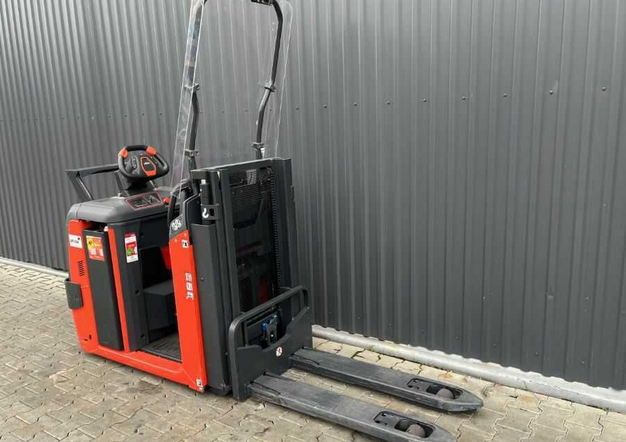 Linde N20CD - Order picker: picture 3 Linde N20CD - Order picker: picture 3