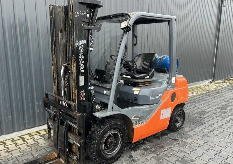 Toyota 8FGF25 - LPG forklift: picture 1 Toyota 8FGF25 - LPG forklift: picture 1