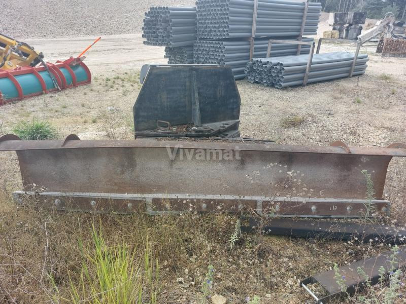 Caterpillar 938 - Snow plough for Construction machinery: picture 1 Caterpillar 938 - Snow plough for Construction machinery: picture 1