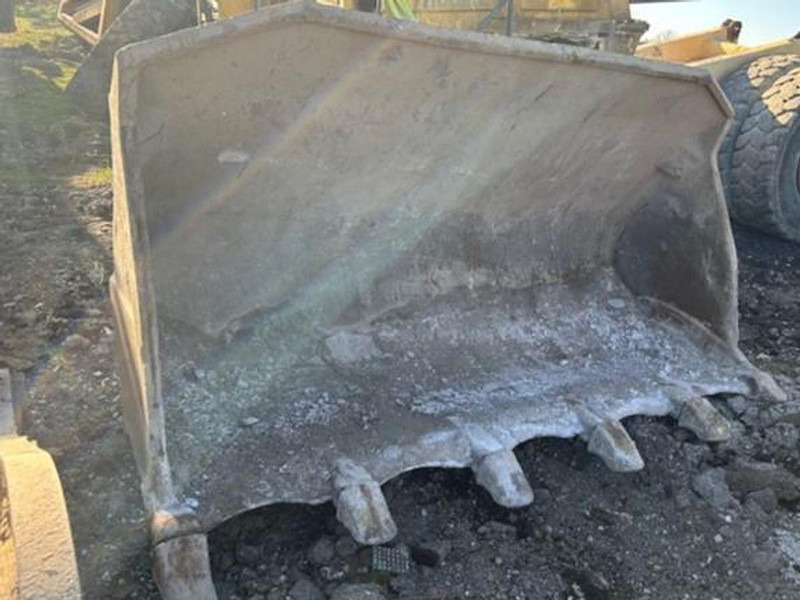Caterpillar 973D - - Bucket: picture 1 Caterpillar 973D - - Bucket: picture 1