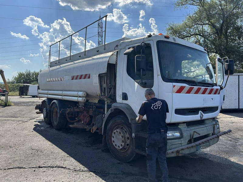 Renault 320 - Tank truck: picture 3 Renault 320 - Tank truck: picture 3