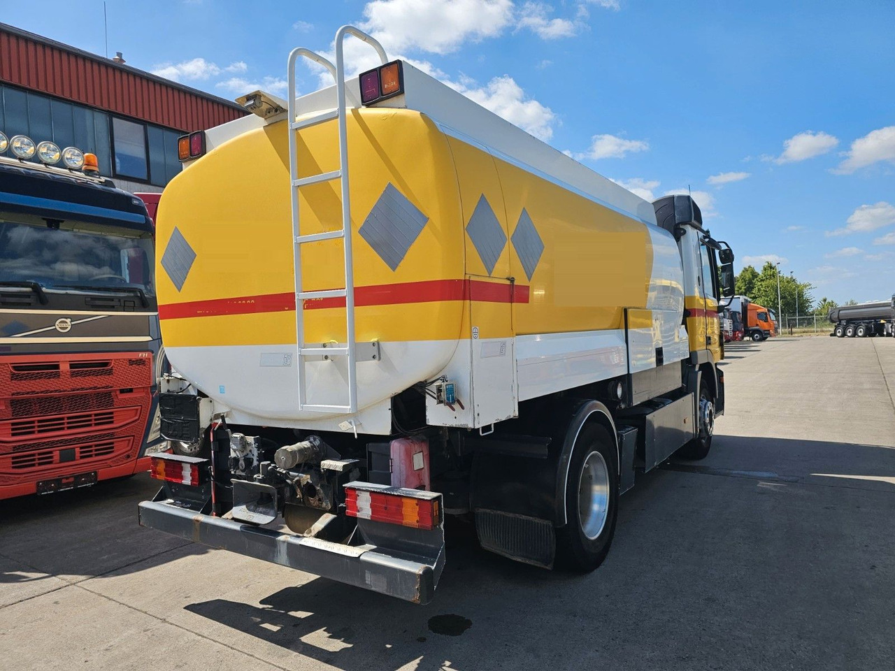 Mercedes-Benz ACTROS 1832 * OBER-& UNTER * 2 KAMMER * KLIMA * - Tank truck: picture 5 Mercedes-Benz ACTROS 1832 * OBER-& UNTER * 2 KAMMER * KLIMA * - Tank truck: picture 5