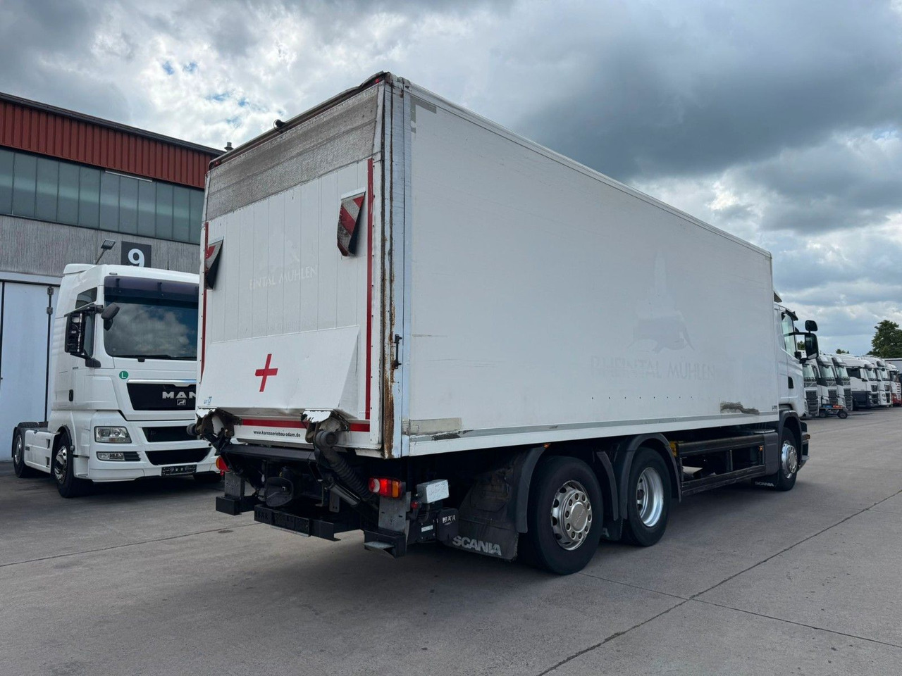 Scania P 380 * KOFFER * LBW 3 TON * LENK / LIFTACHSE * - Box truck: picture 5 Scania P 380 * KOFFER * LBW 3 TON * LENK / LIFTACHSE * - Box truck: picture 5
