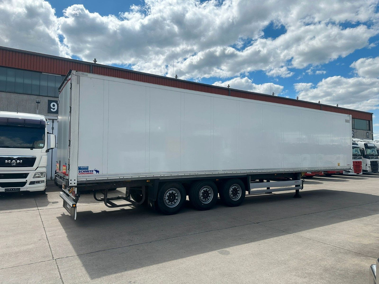 Schmitz Cargobull SCB*S3B * LIFTACHSE * DOPPELSTOCK * KOFFER * - Closed box semi-trailer: picture 4 Schmitz Cargobull SCB*S3B * LIFTACHSE * DOPPELSTOCK * KOFFER * - Closed box semi-trailer: picture 4