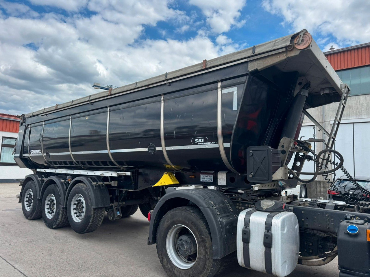 Schmitz Cargobull SCB S3T * THERMOMULDE * 24 KUBIK * 2x LIFT * - Tipper semi-trailer: picture 2 Schmitz Cargobull SCB S3T * THERMOMULDE * 24 KUBIK * 2x LIFT * - Tipper semi-trailer: picture 2