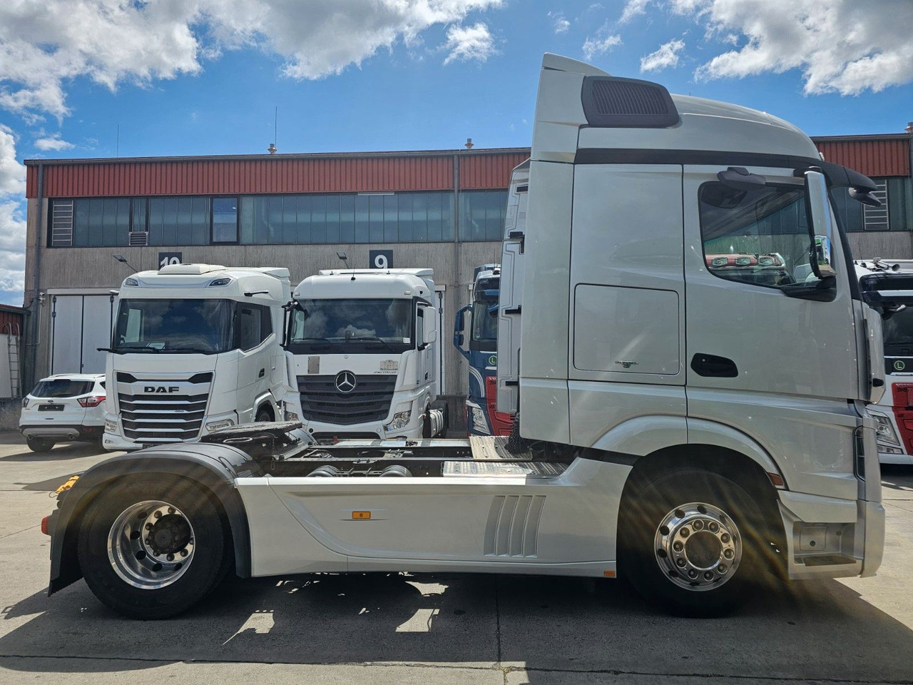 Mercedes-Benz ACTROS 1851 * 2X VORHANDEN * ACC * STANDH. *EUR5 - Tractor unit: picture 4 Mercedes-Benz ACTROS 1851 * 2X VORHANDEN * ACC * STANDH. *EUR5 - Tractor unit: picture 4