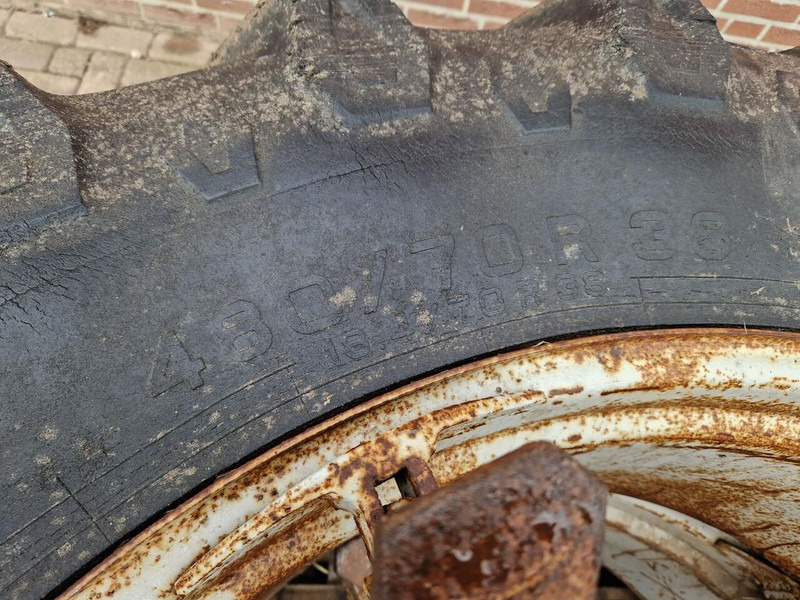 SET dubbellucht banden - Wheels and tires: picture 4 SET dubbellucht banden - Wheels and tires: picture 4