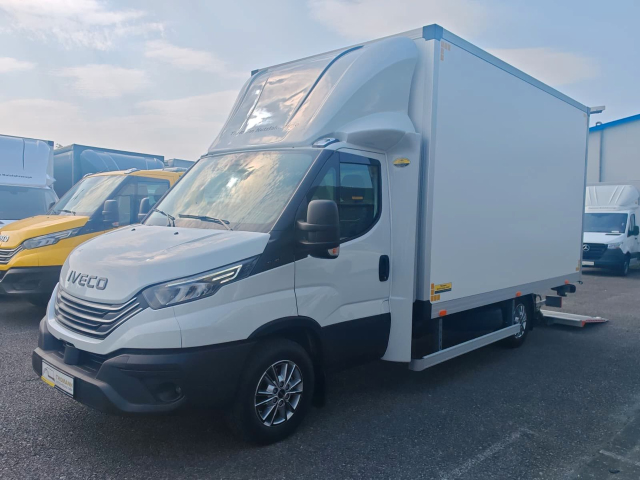 Iveco Daily 35S18 Koffer + LBW Navi/ACC Tempomat - Box van: picture 3 Iveco Daily 35S18 Koffer + LBW Navi/ACC Tempomat - Box van: picture 3