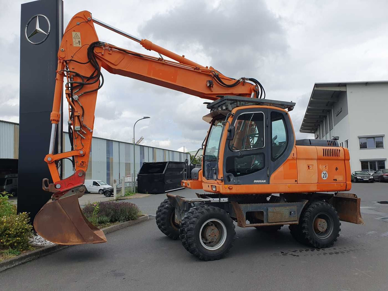 Doosan DX190W / 2008 / 12.349h / 1x Tieflöffel - Wheel excavator: picture 2 Doosan DX190W / 2008 / 12.349h / 1x Tieflöffel - Wheel excavator: picture 2