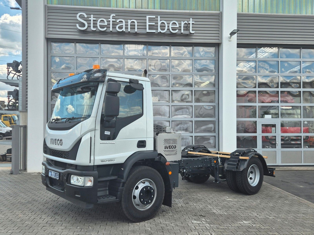 Iveco Eurocargo ML160E25/P EVI_E 4x2 RHD Rechtslenker - Cab chassis truck: picture 1 Iveco Eurocargo ML160E25/P EVI_E 4x2 RHD Rechtslenker - Cab chassis truck: picture 1
