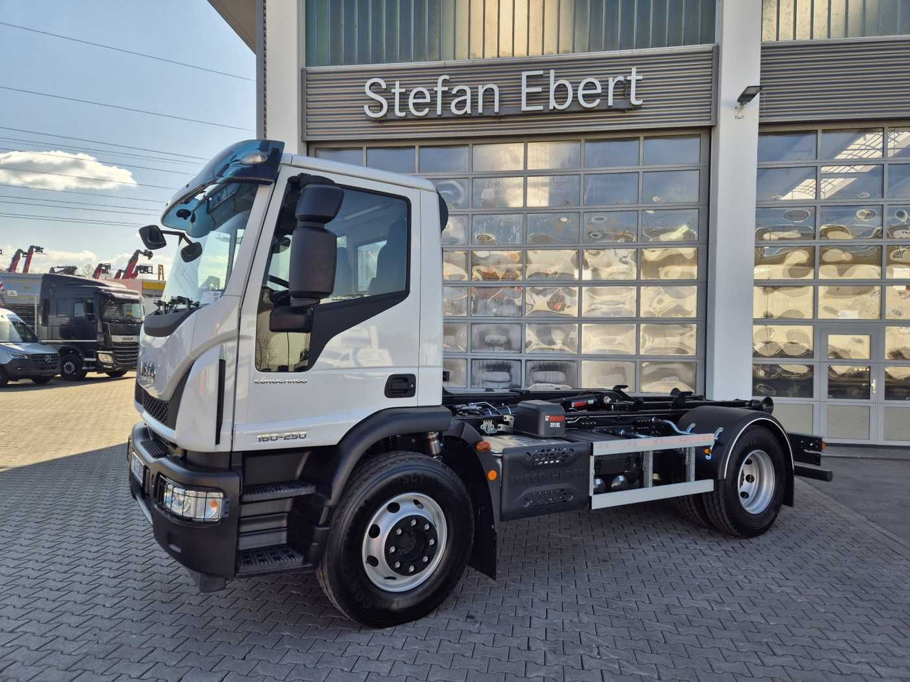 Iveco Eurocargo ML160E25/P HIAB Multilift XR10S4150 - Hook lift truck: picture 4 Iveco Eurocargo ML160E25/P HIAB Multilift XR10S4150 - Hook lift truck: picture 4