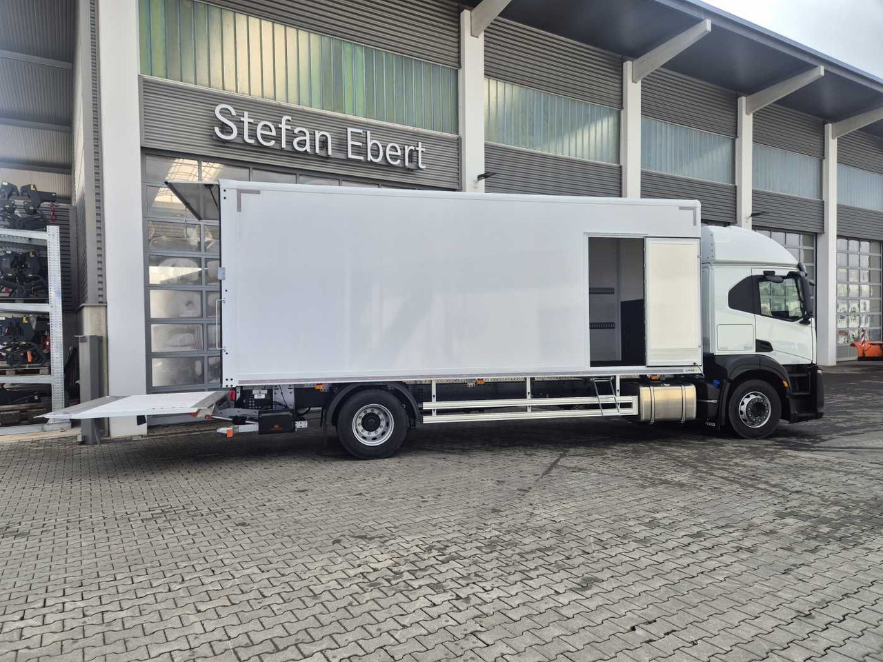 Iveco S Way AT190S40/P LBW Tür AHK Navi Bett - Box truck: picture 5 Iveco S Way AT190S40/P LBW Tür AHK Navi Bett - Box truck: picture 5
