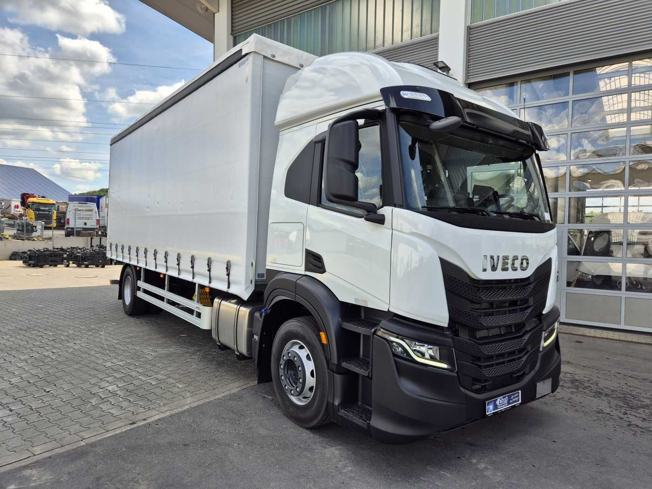 Iveco S-Way AT190S40/P Schiebeplanen LBW AHK Bett - Curtainsider truck: picture 2 Iveco S-Way AT190S40/P Schiebeplanen LBW AHK Bett - Curtainsider truck: picture 2