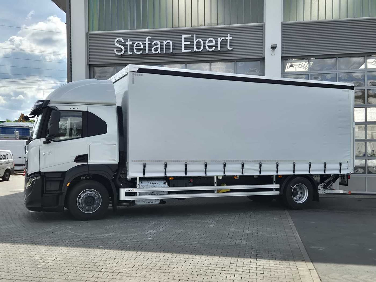 Iveco S-Way AT190S40/P Schiebeplanen LBW AHK Bett - Curtainsider truck: picture 5 Iveco S-Way AT190S40/P Schiebeplanen LBW AHK Bett - Curtainsider truck: picture 5