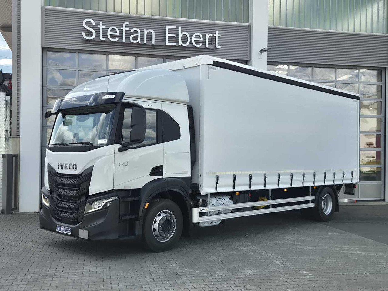 Iveco S-Way AT190S40/P Schiebeplanen LBW AHK Bett - Curtainsider truck: picture 3 Iveco S-Way AT190S40/P Schiebeplanen LBW AHK Bett - Curtainsider truck: picture 3
