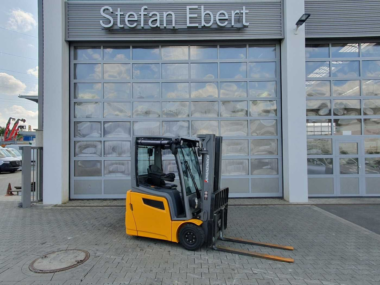 Jungheinrich EFG 215 / Triplex: 4.25m! / SS / nur 2.184h! - Electric forklift: picture 1 Jungheinrich EFG 215 / Triplex: 4.25m! / SS / nur 2.184h! - Electric forklift: picture 1