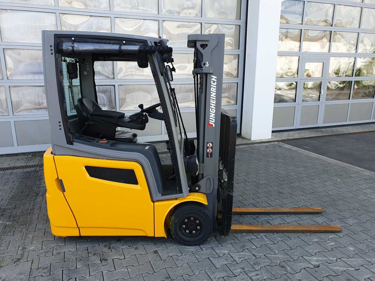 Jungheinrich EFG 215 / Triplex: 4.25m! / SS / nur 3.488h! - Electric forklift: picture 3 Jungheinrich EFG 215 / Triplex: 4.25m! / SS / nur 3.488h! - Electric forklift: picture 3