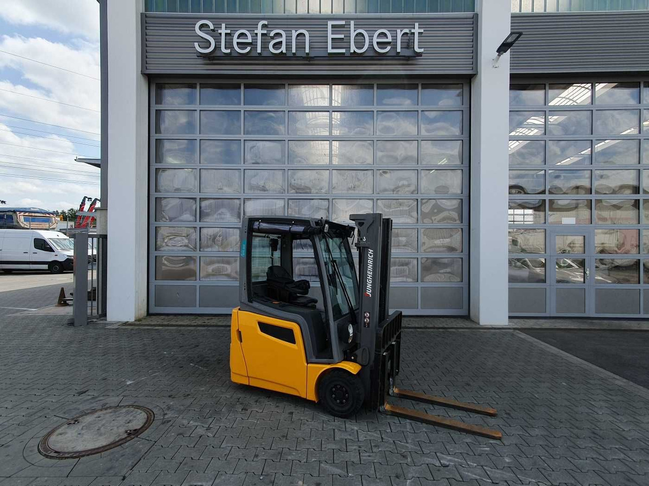 Jungheinrich EFG 215 / Triplex: 4.25m! / nur 3.439h! / 2022 - Electric forklift: picture 1 Jungheinrich EFG 215 / Triplex: 4.25m! / nur 3.439h! / 2022 - Electric forklift: picture 1