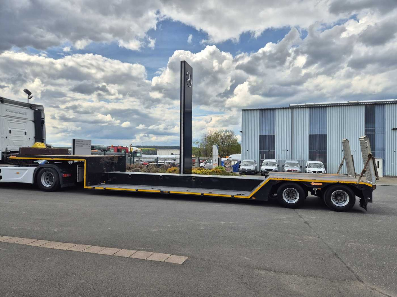 LinTrailers S2A 14 LSDN Teleskopierbar BPW-Achsen 57.000km - Low loader semi-trailer: picture 4 LinTrailers S2A 14 LSDN Teleskopierbar BPW-Achsen 57.000km - Low loader semi-trailer: picture 4