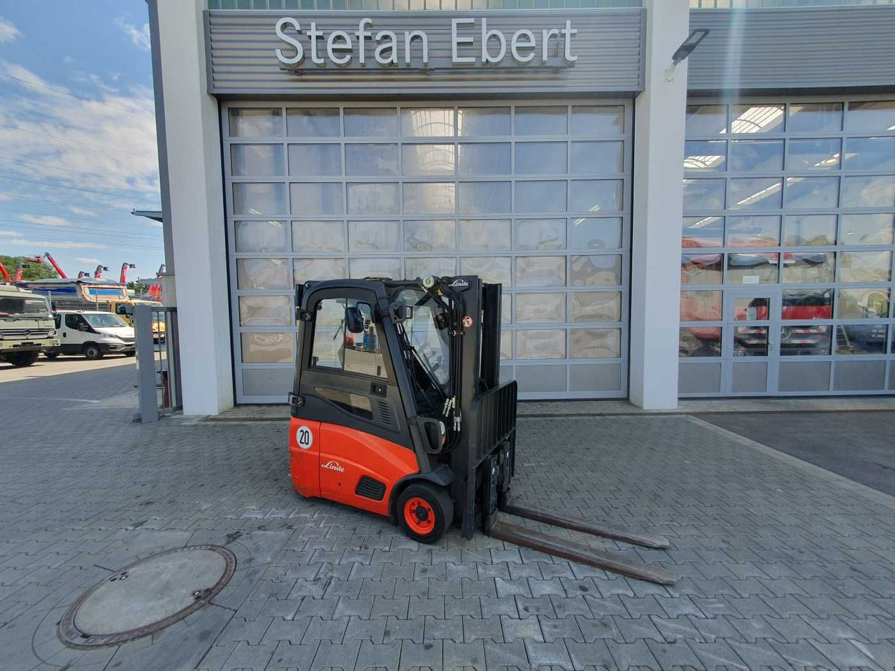 Linde E14 - 01 / Triplex: 4.00m! / SS / nur 3.405h! - Electric forklift: picture 1 Linde E14 - 01 / Triplex: 4.00m! / SS / nur 3.405h! - Electric forklift: picture 1