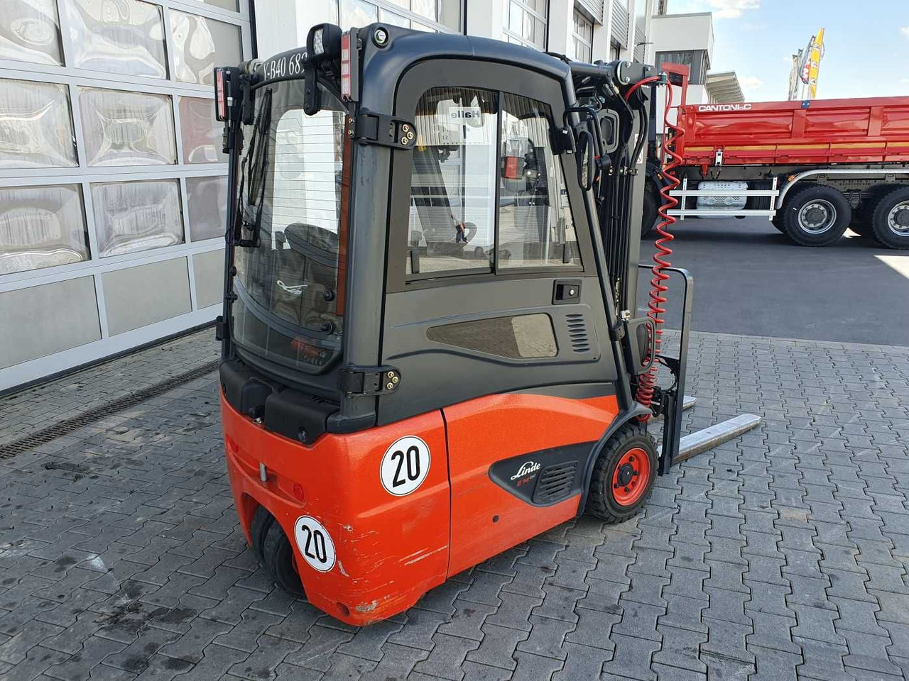Linde E14 - 02 / Triplex: 4.00m! / SS / 855h! / 2021 - Electric forklift: picture 3 Linde E14 - 02 / Triplex: 4.00m! / SS / 855h! / 2021 - Electric forklift: picture 3