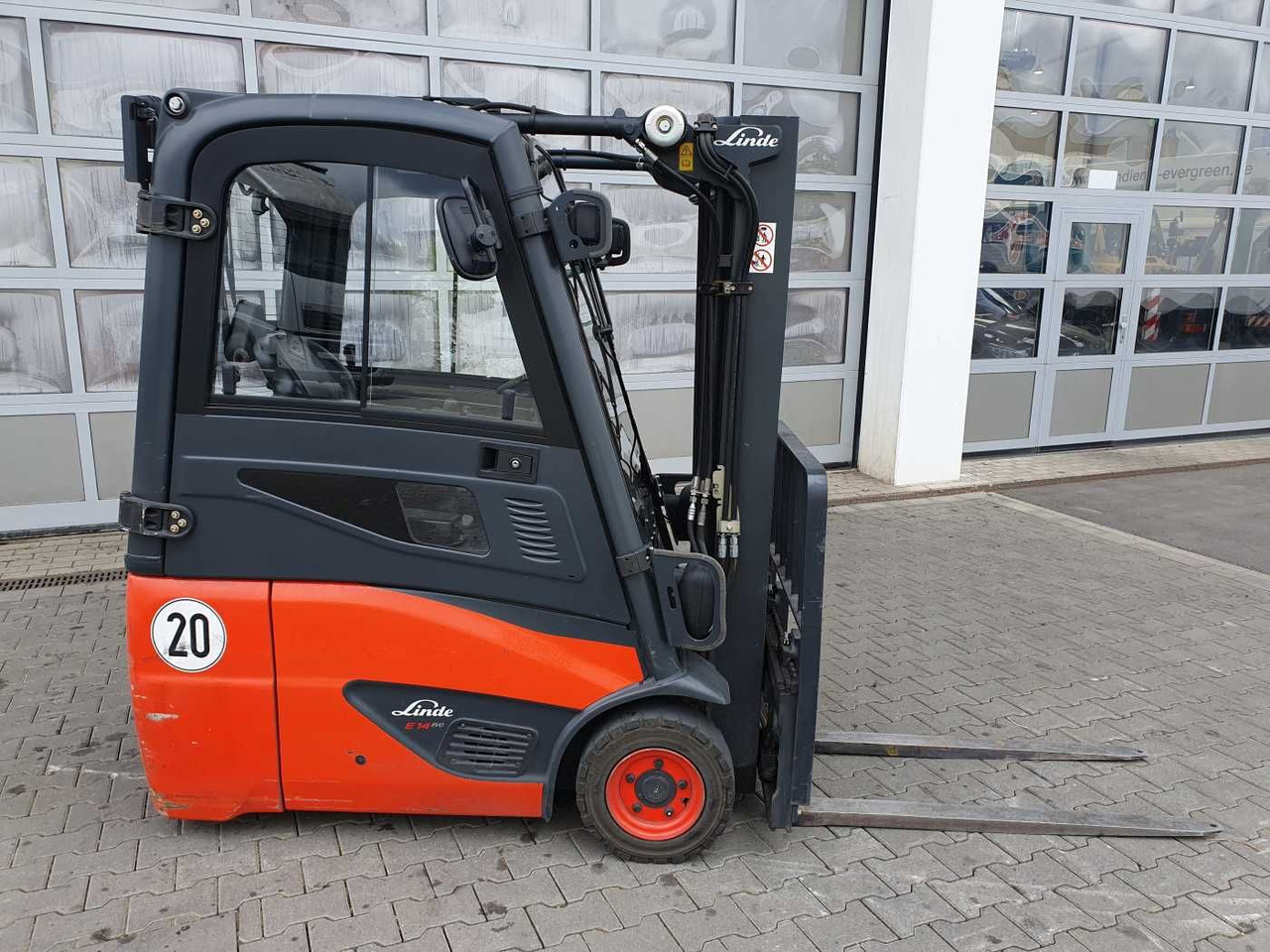 Linde E14 - 02 / Triplex: 4.00m! / SS / nur 1.777h! - Electric forklift: picture 2 Linde E14 - 02 / Triplex: 4.00m! / SS / nur 1.777h! - Electric forklift: picture 2