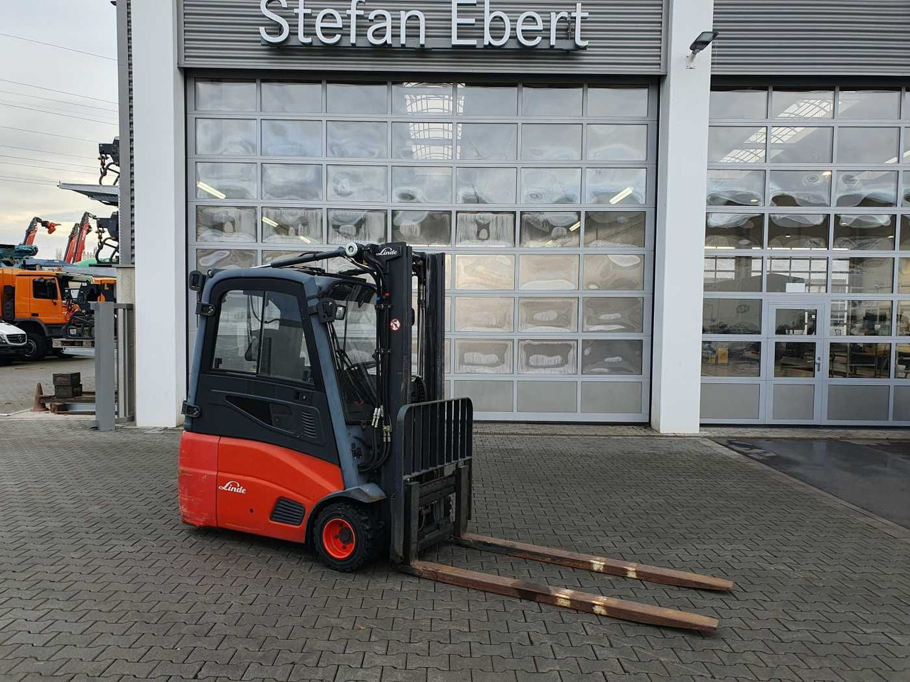 Linde E18 - 01 / Triplex: 4.50m! / SS / nur 5.672h! - Electric forklift: picture 1 Linde E18 - 01 / Triplex: 4.50m! / SS / nur 5.672h! - Electric forklift: picture 1