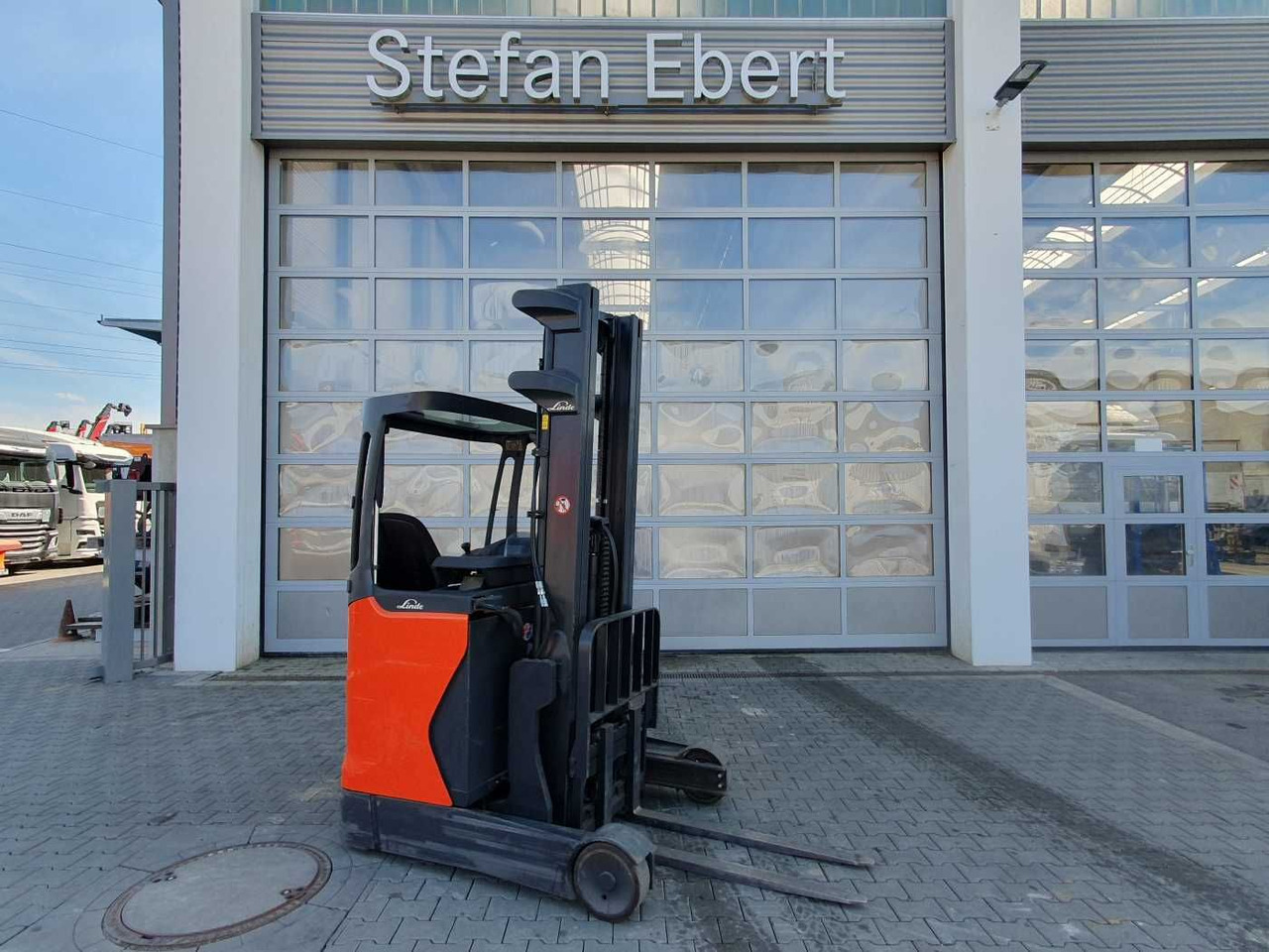 Linde R12B-01 / nur 2.394h! / Hubhöhe: 6m / 2015 - Reach truck: picture 1 Linde R12B-01 / nur 2.394h! / Hubhöhe: 6m / 2015 - Reach truck: picture 1