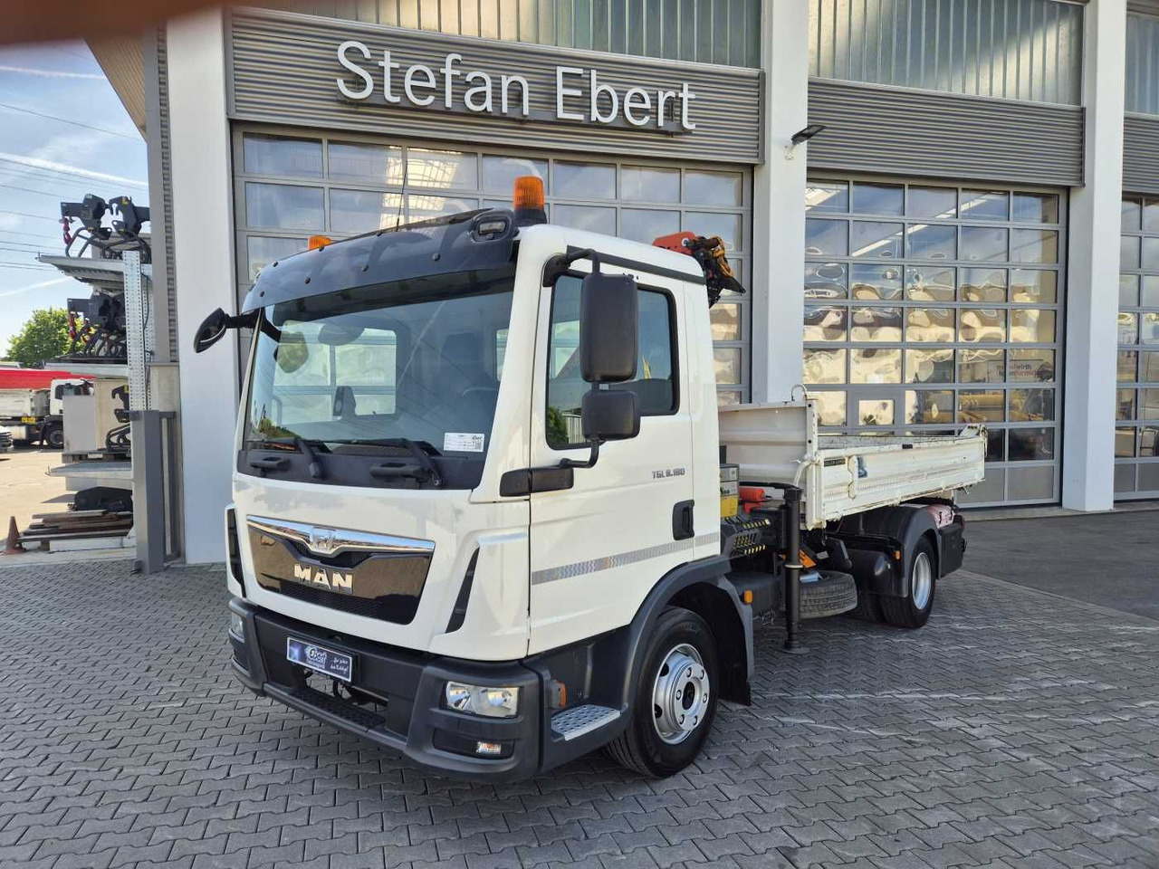 MAN TGL 8.180 4x2 BB Kipper Kran Palfinger PK 7001 K - Tipper van: picture 2 MAN TGL 8.180 4x2 BB Kipper Kran Palfinger PK 7001 K - Tipper van: picture 2
