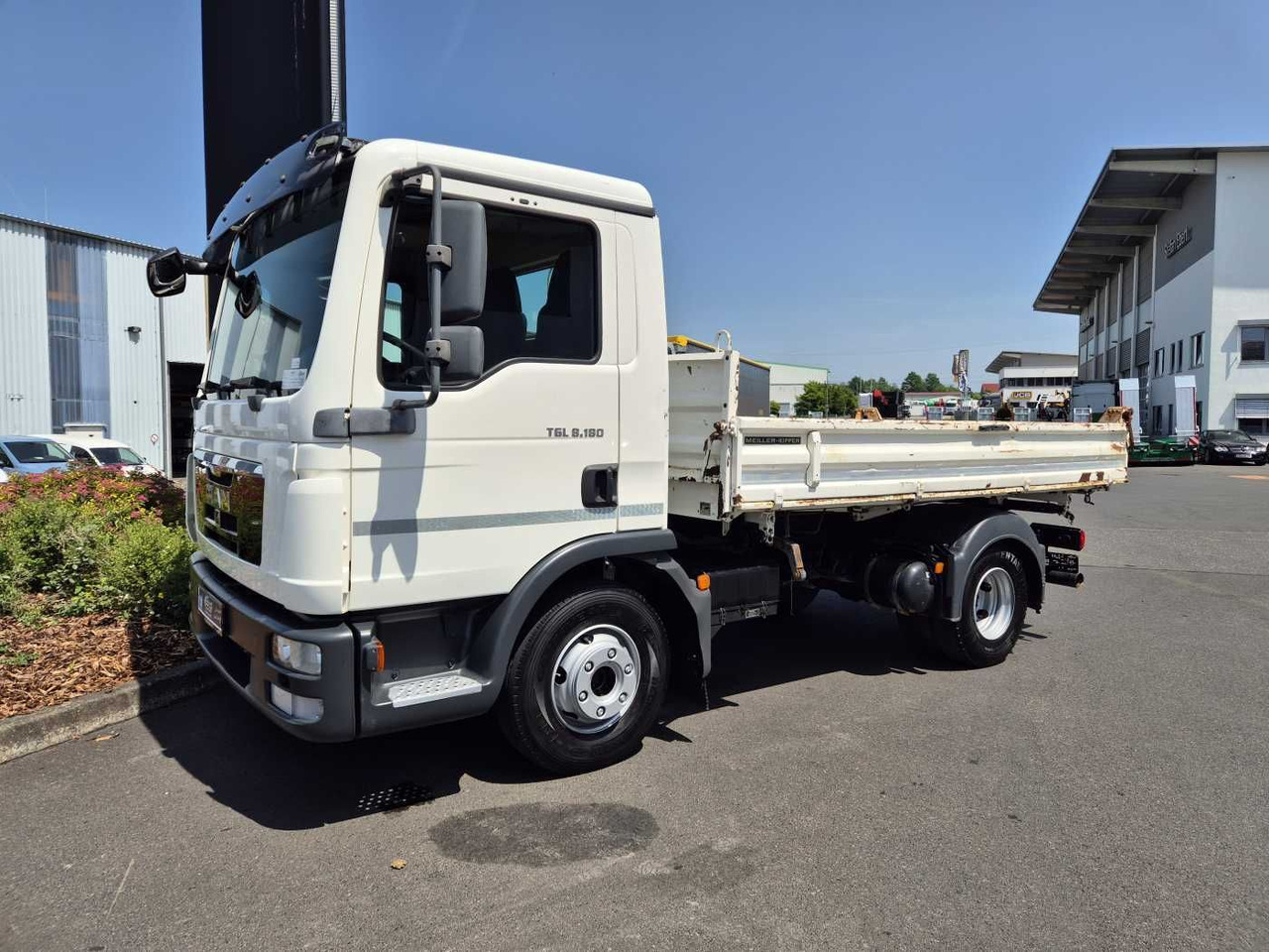 MAN TGL 8.180 4x2 BB Meiller Kipper 2x AHK 3 Sitze - Tipper van: picture 4 MAN TGL 8.180 4x2 BB Meiller Kipper 2x AHK 3 Sitze - Tipper van: picture 4