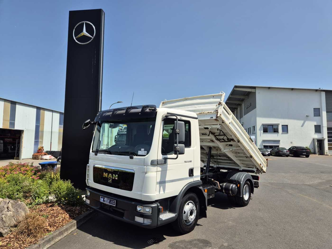 MAN TGL 8.180 4x2 BB Meiller Kipper 2x AHK 3 Sitze - Tipper van: picture 1 MAN TGL 8.180 4x2 BB Meiller Kipper 2x AHK 3 Sitze - Tipper van: picture 1