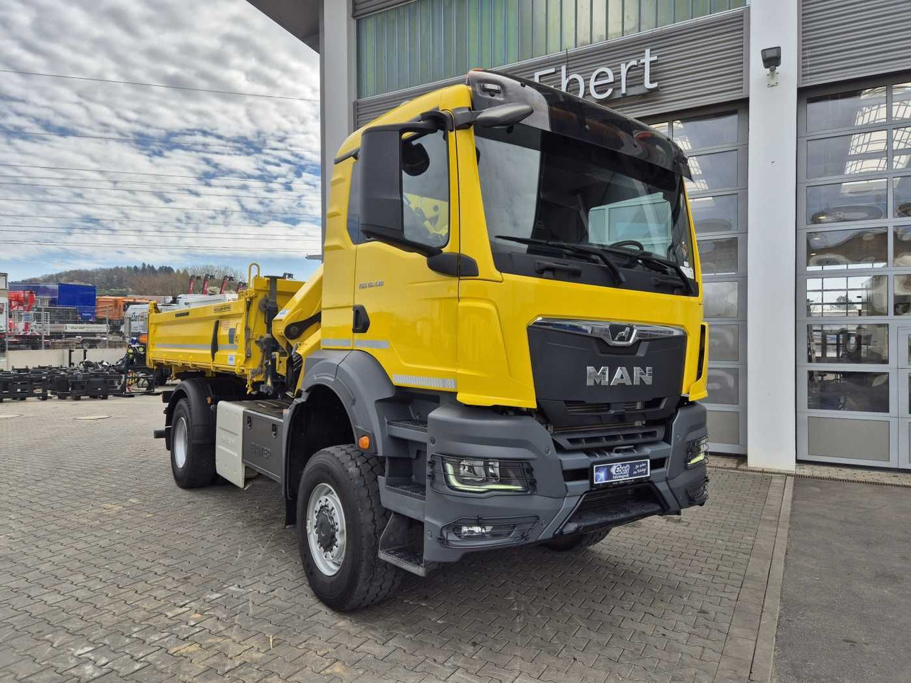 MAN TGS 18.430 4x4 BL Kran HMF 1130K-RCS Funk AHK - Tipper: picture 3 MAN TGS 18.430 4x4 BL Kran HMF 1130K-RCS Funk AHK - Tipper: picture 3