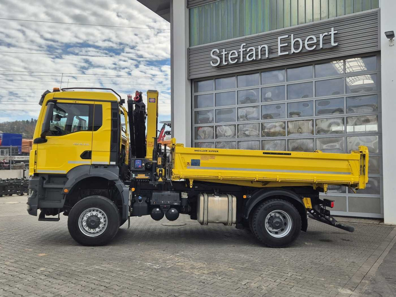 MAN TGS 18.430 4x4 BL Kran HMF 1130K-RCS Funk AHK - Tipper: picture 4 MAN TGS 18.430 4x4 BL Kran HMF 1130K-RCS Funk AHK - Tipper: picture 4