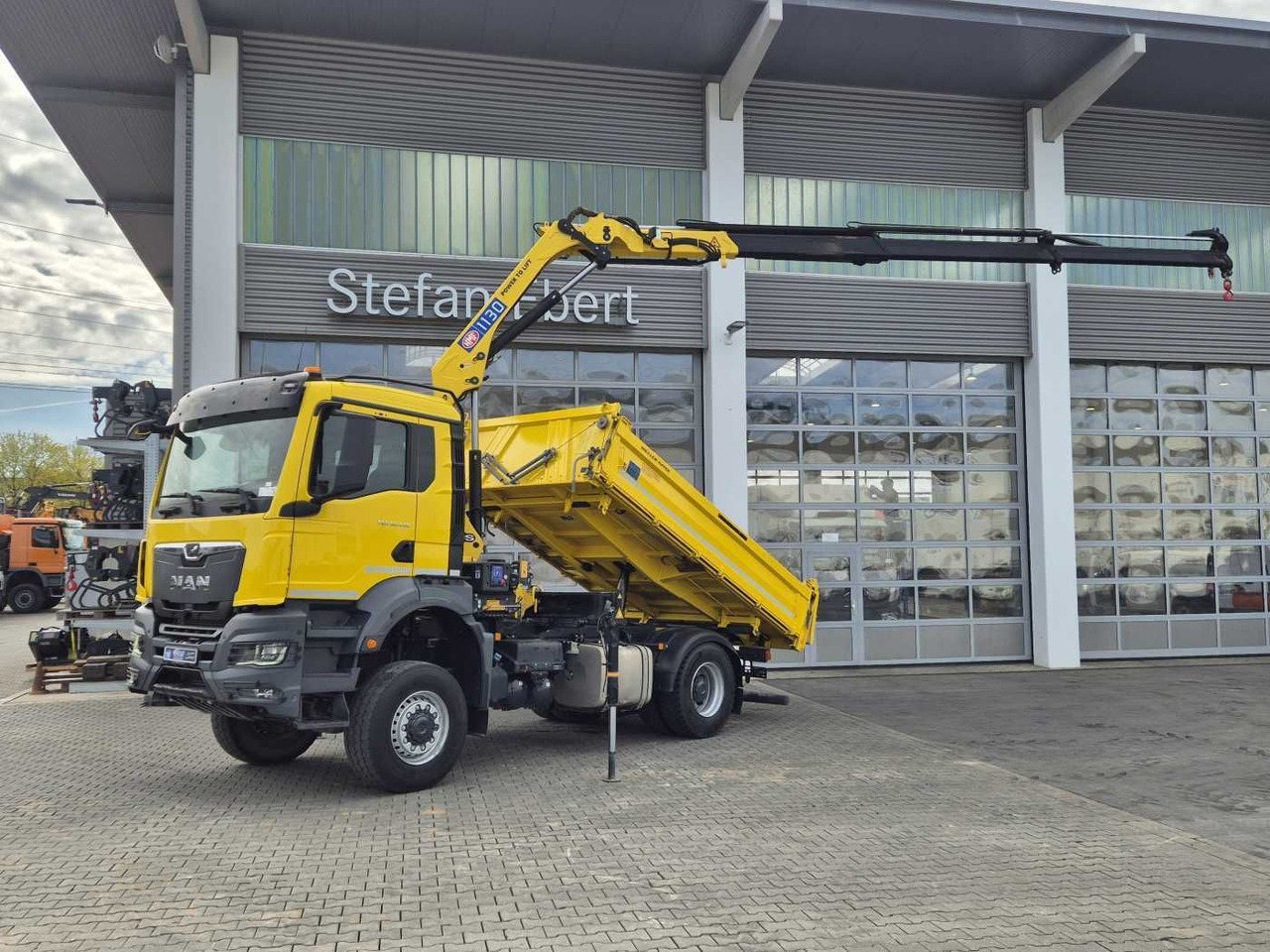 MAN TGS 18.430 4x4 BL Kran HMF 1130K-RCS Funk AHK - Crane truck: picture 1 MAN TGS 18.430 4x4 BL Kran HMF 1130K-RCS Funk AHK - Crane truck: picture 1