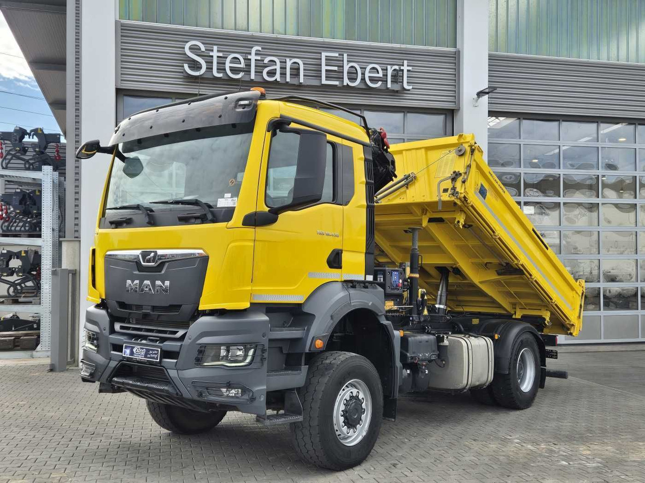 MAN TGS 18.430 4x4 BL Kran HMF 1130K-RCS Funk AHK - Crane truck: picture 2 MAN TGS 18.430 4x4 BL Kran HMF 1130K-RCS Funk AHK - Crane truck: picture 2