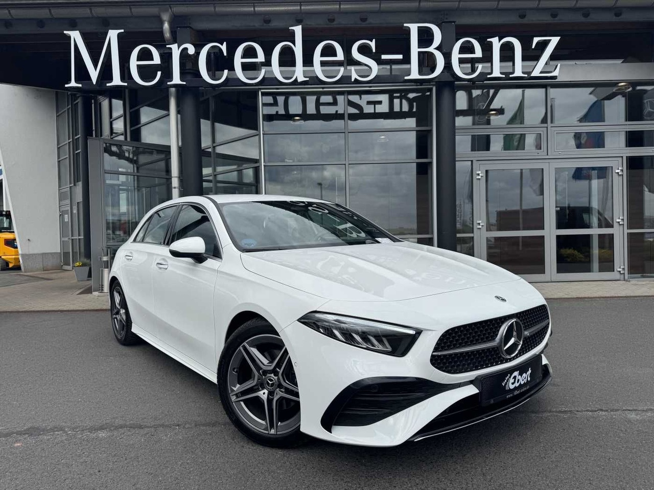Mercedes-Benz A 200d AMG+AHK+Ambiente+RFK+MBUX+LED+IHC - Sedan: picture 1 Mercedes-Benz A 200d AMG+AHK+Ambiente+RFK+MBUX+LED+IHC - Sedan: picture 1