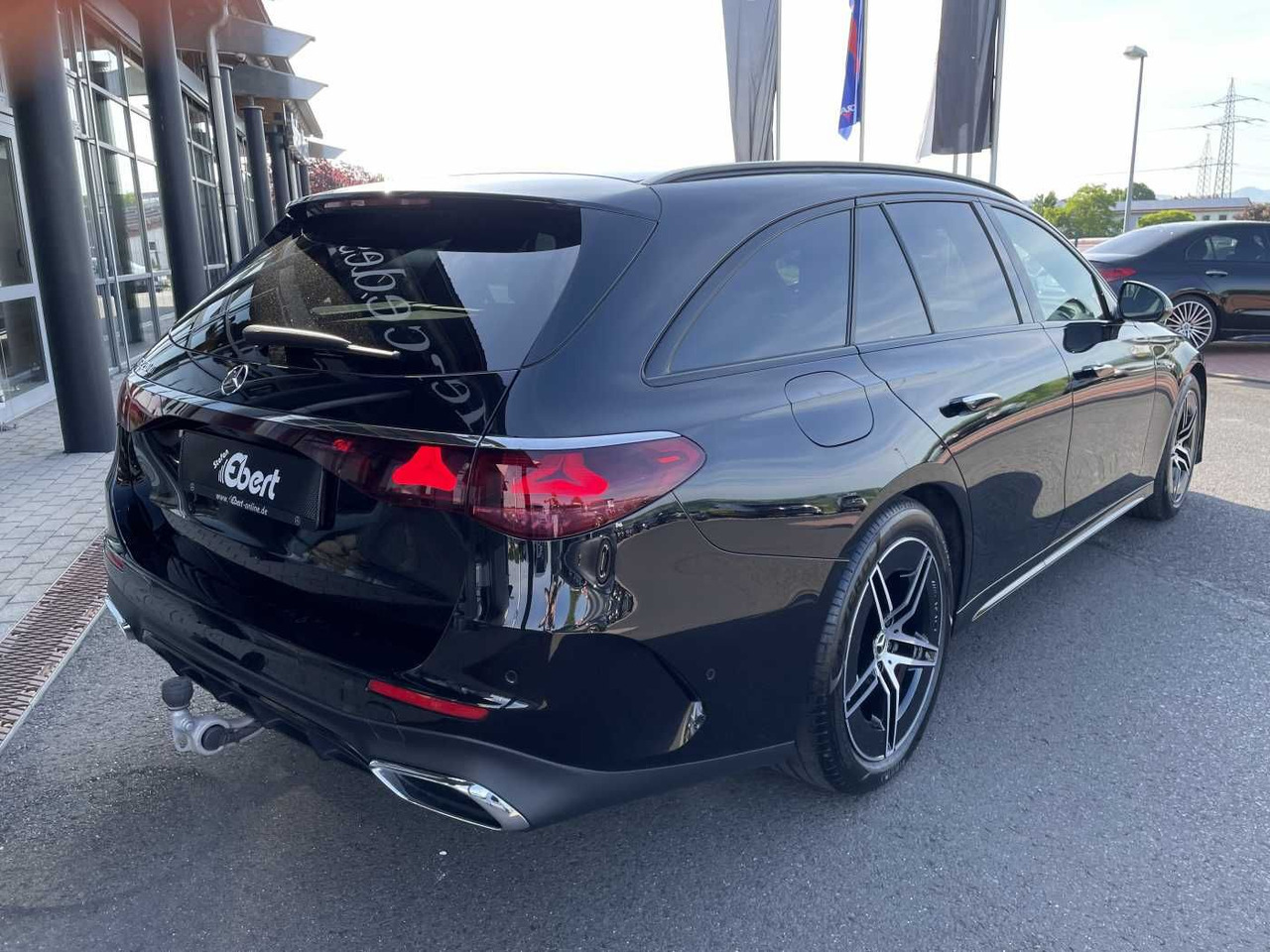 Mercedes-Benz E 220 d T AMG-Line AHK+Distr+R-Kamera +Ambiente+ - Car: picture 4 Mercedes-Benz E 220 d T AMG-Line AHK+Distr+R-Kamera +Ambiente+ - Car: picture 4