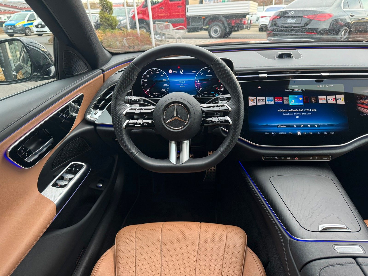 Mercedes-Benz E 220d T AMG+Hyperscreen+Leder+AHK+DistrPro+STH - Estate car: picture 2 Mercedes-Benz E 220d T AMG+Hyperscreen+Leder+AHK+DistrPro+STH - Estate car: picture 2