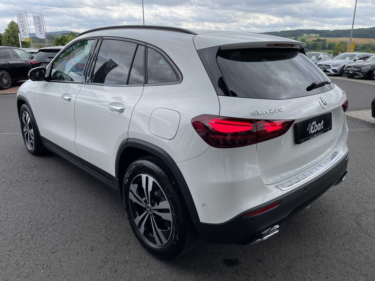 Mercedes-Benz GLA 220 4M 8G Progressive R-Kamera +Distr+Ambien - SUV: picture 3 Mercedes-Benz GLA 220 4M 8G Progressive R-Kamera +Distr+Ambien - SUV: picture 3