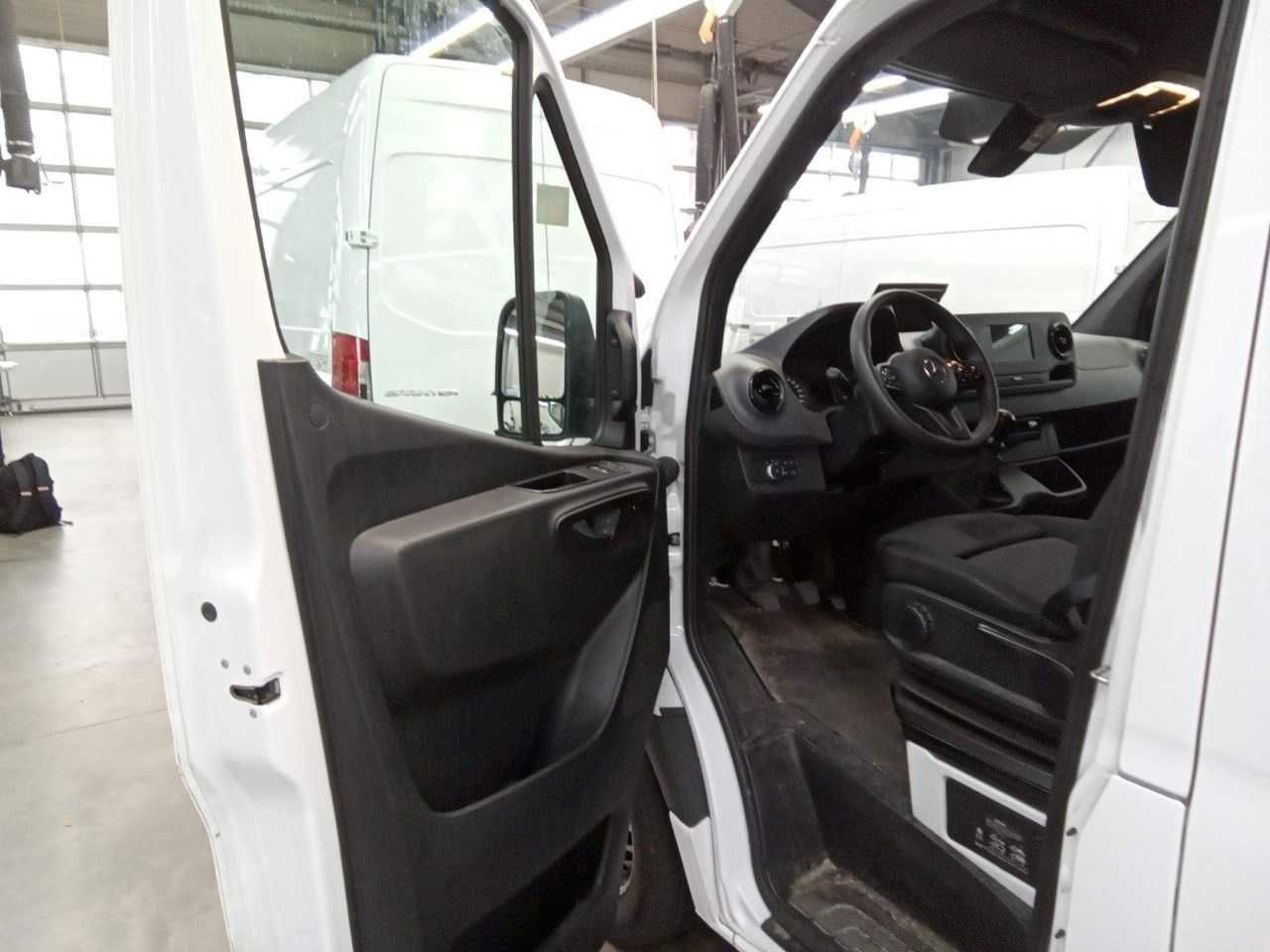 Mercedes-Benz Sprinter 317 CDI 4325 Klima 360 Schwing MBUX SHZ - Panel van: picture 3 Mercedes-Benz Sprinter 317 CDI 4325 Klima 360 Schwing MBUX SHZ - Panel van: picture 3