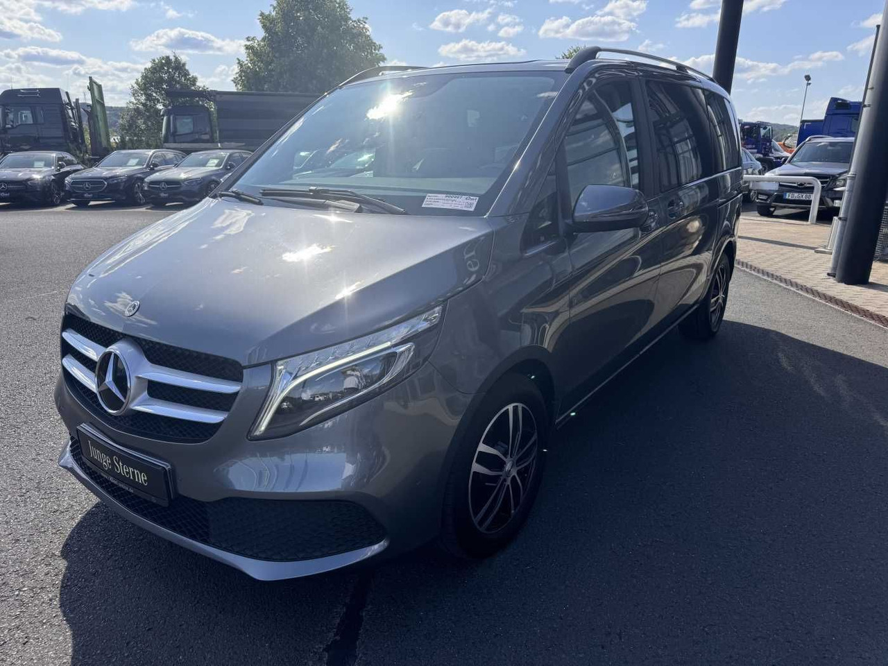 Mercedes-Benz V 220 d EDITION Liege-Paket AHK2,5 LED DAB MBUX - Car: picture 3 Mercedes-Benz V 220 d EDITION Liege-Paket AHK2,5 LED DAB MBUX - Car: picture 3