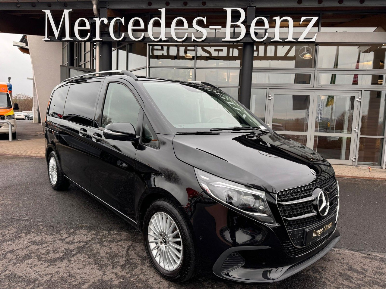 Mercedes-Benz V 220 d STYLE K Liege-Paket AHK2,5 DISTRONIC - Estate car: picture 1 Mercedes-Benz V 220 d STYLE K Liege-Paket AHK2,5 DISTRONIC - Estate car: picture 1